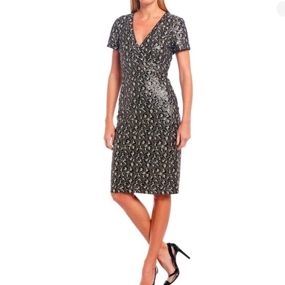 Belle Badgley Mischka Silver Gray
Sequin Leopard Cocktail V-Neck
Party D… - Picture 1 of 7